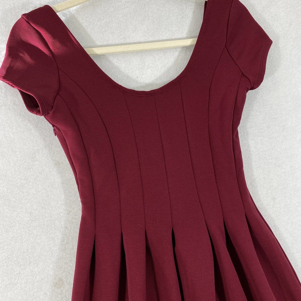 Urban Outfitters Dress XS Burgundy Red Pleated A-Line Mini Short Sleeve - Picture 4 of 10